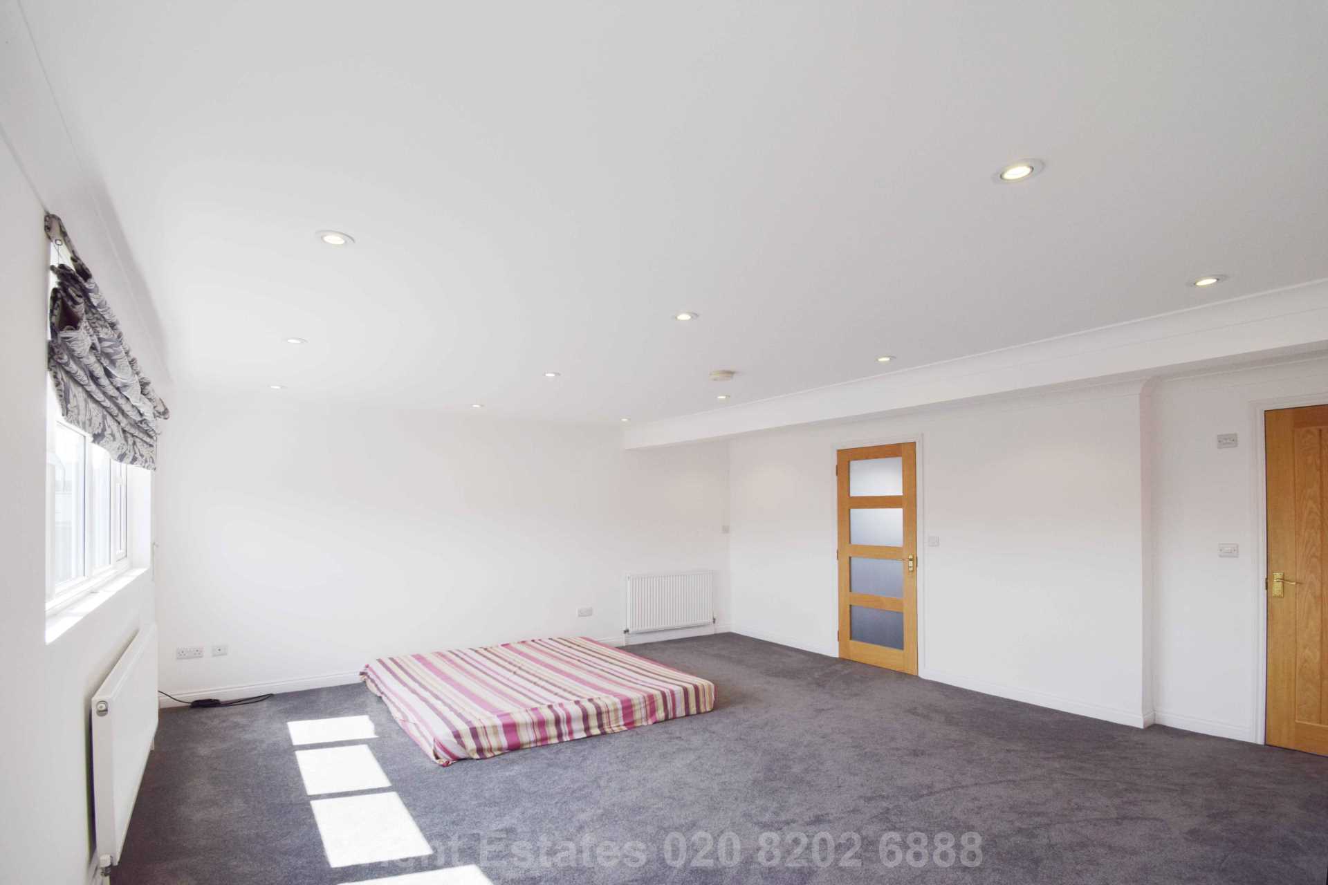 Southfields, Hendon, Image 11
