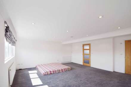 Southfields, Hendon, Image 11