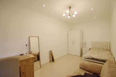 Southfields, Hendon, Image 13