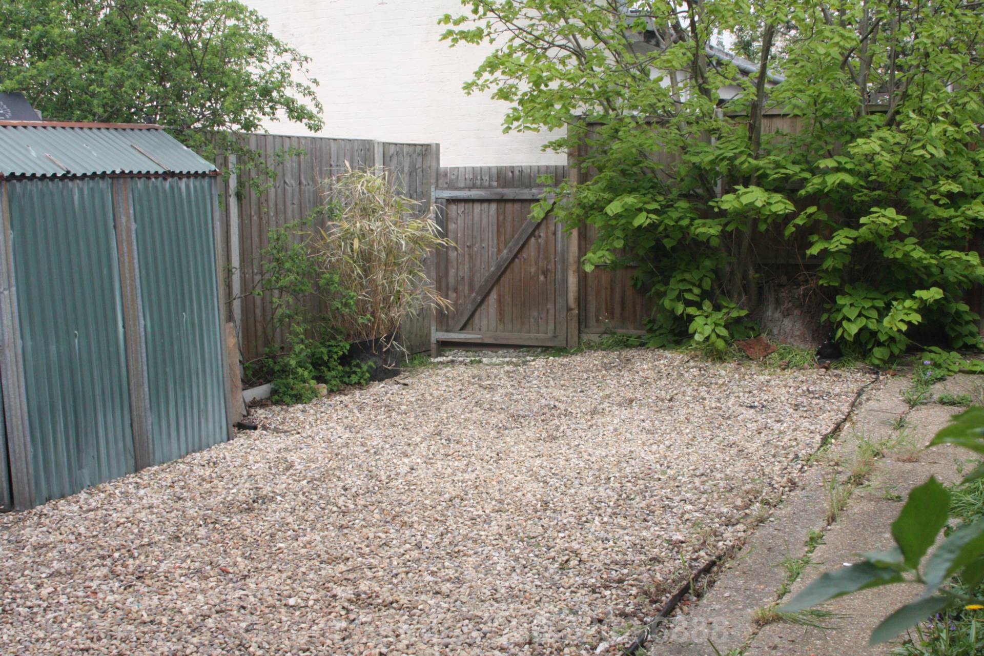 West Hendon Broadway, London, Image 13