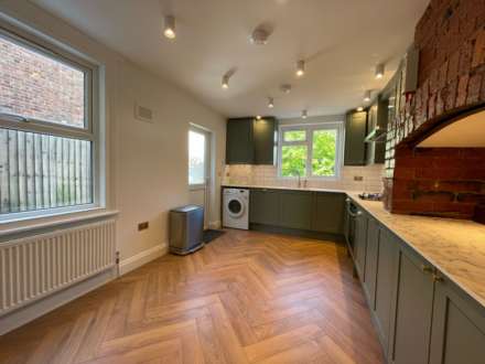 West Hendon Broadway, London, Image 2