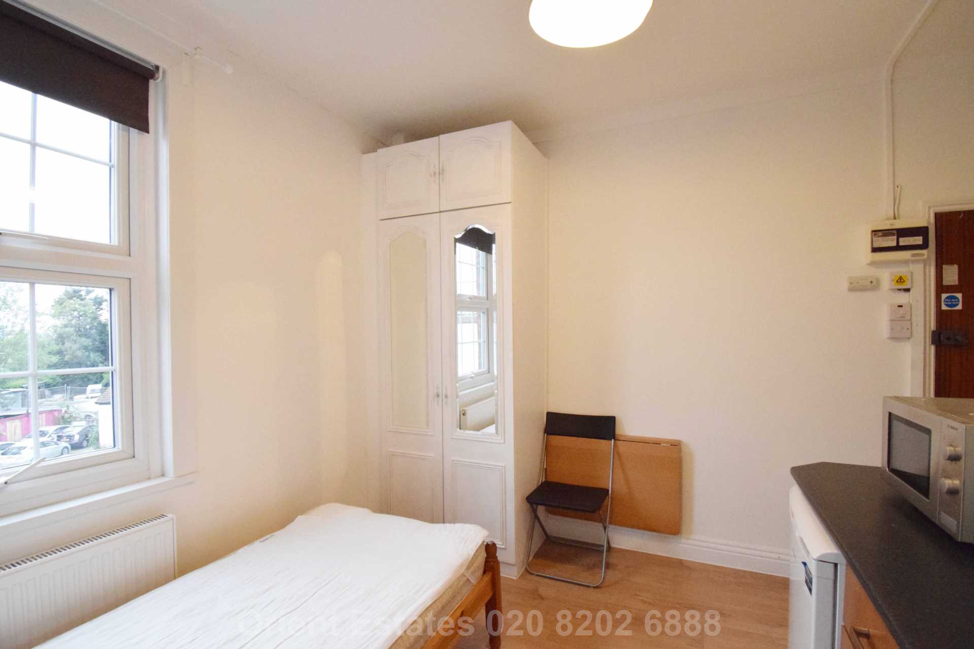 Station Road, London, Image 2