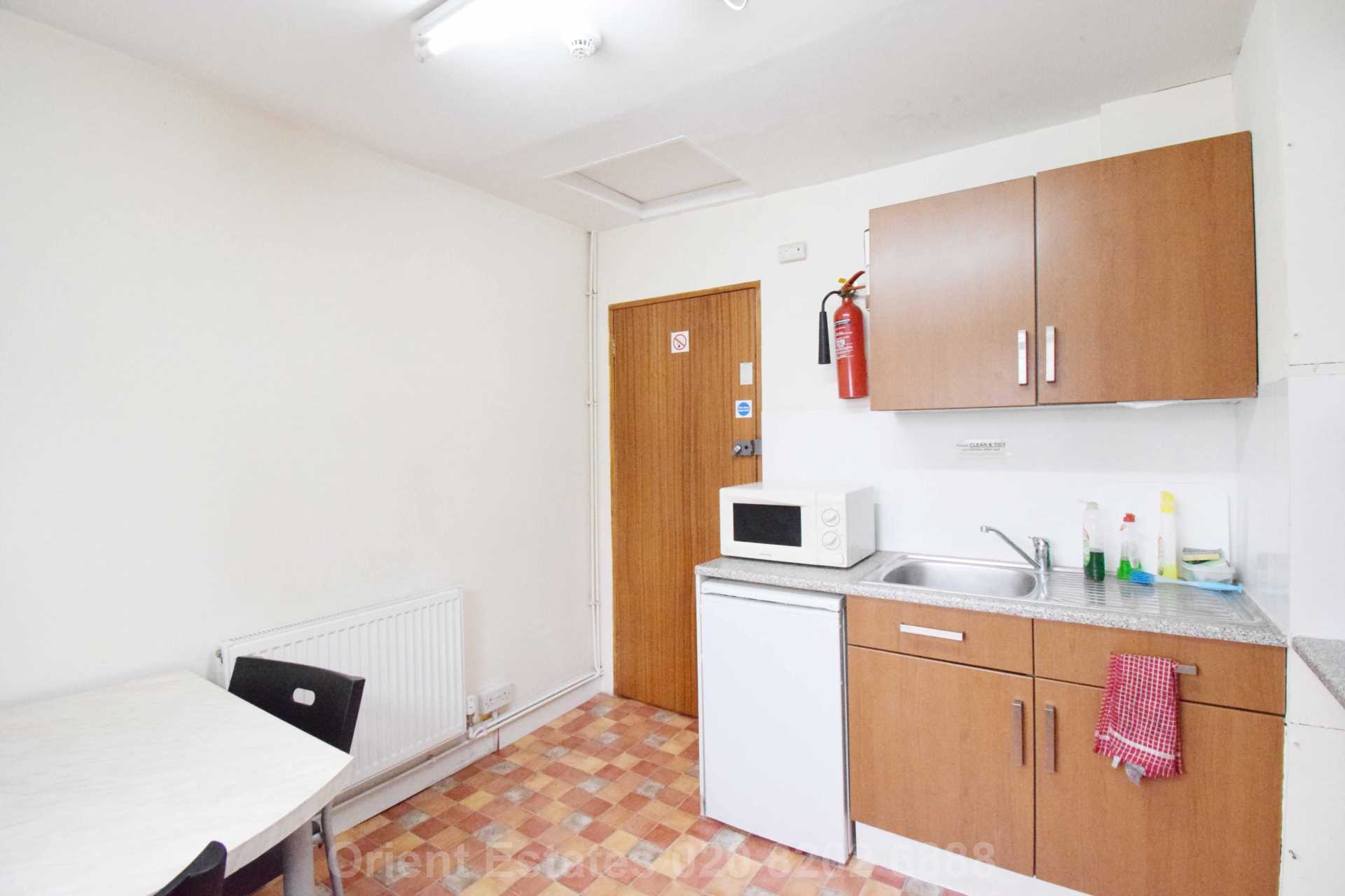 Station Road, London, Image 5