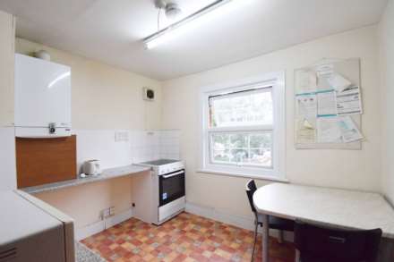 Station Road, London, Image 4