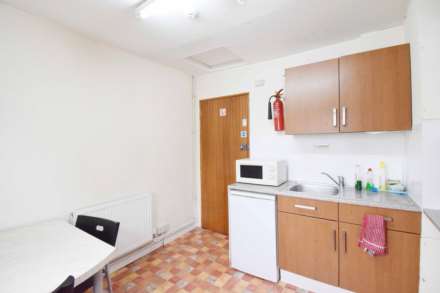 Station Road, London, Image 5