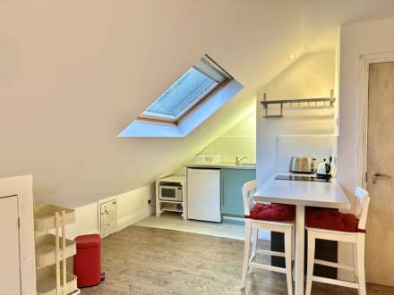 Woodstock Avenue, Golders Green, Image 1
