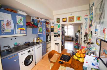 Bertram Road, London, Image 3