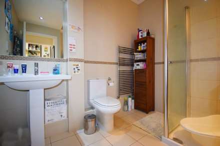 Bertram Road, London, Image 4