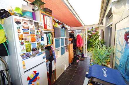 Bertram Road, London, Image 6