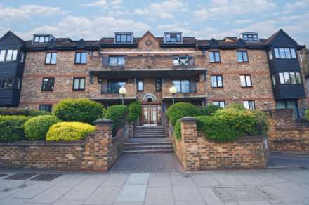 Queens Road, NW4