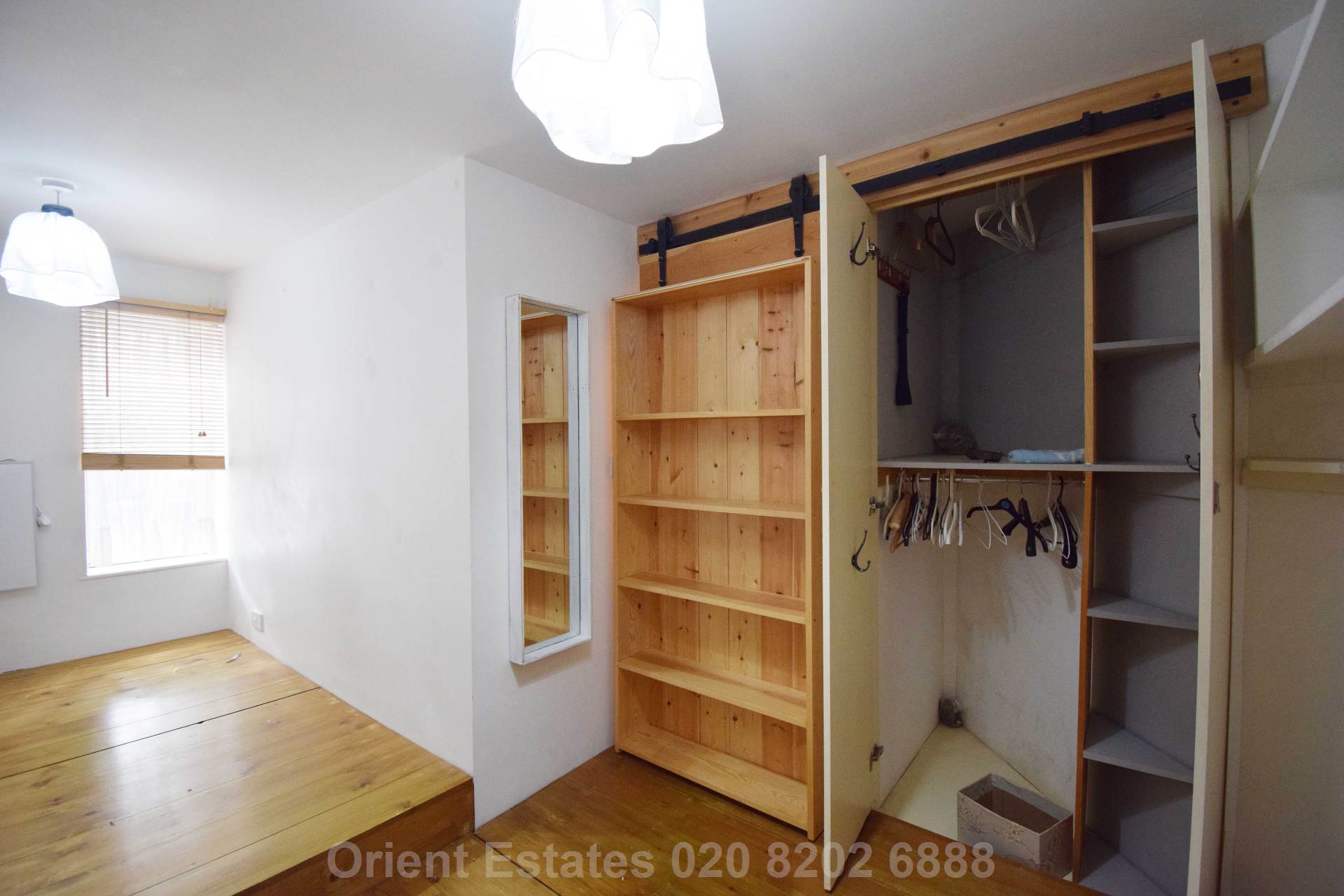 Golders Green Road, London, Image 6