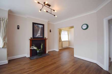 5 Bedroom Bungalow, Hillway, London