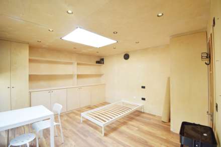 Hayes Crescent, London, Image 3