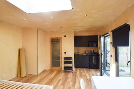 Hayes Crescent, London, Image 4