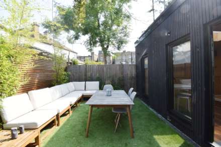 Hayes Crescent, London, Image 5