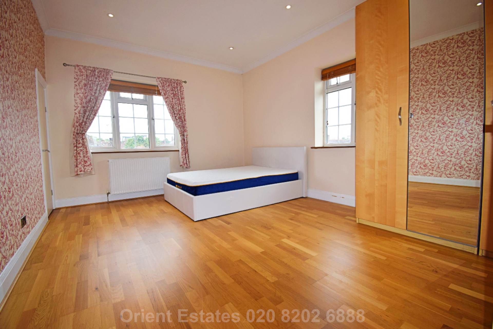 Vivian Avenue, Hendon Central, Image 4