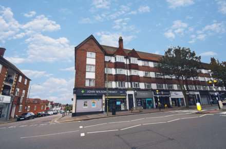 Vivian Avenue, Hendon Central