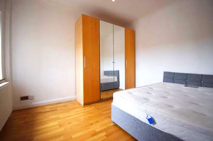 Vivian Avenue, Hendon Central, Image 7