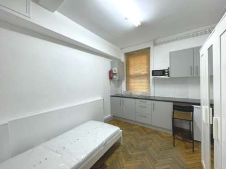 Station Road, London, Image 1