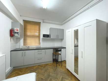 Station Road, London, Image 2