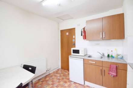 Station Road, London, Image 5