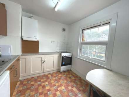 Station Road, London, Image 6