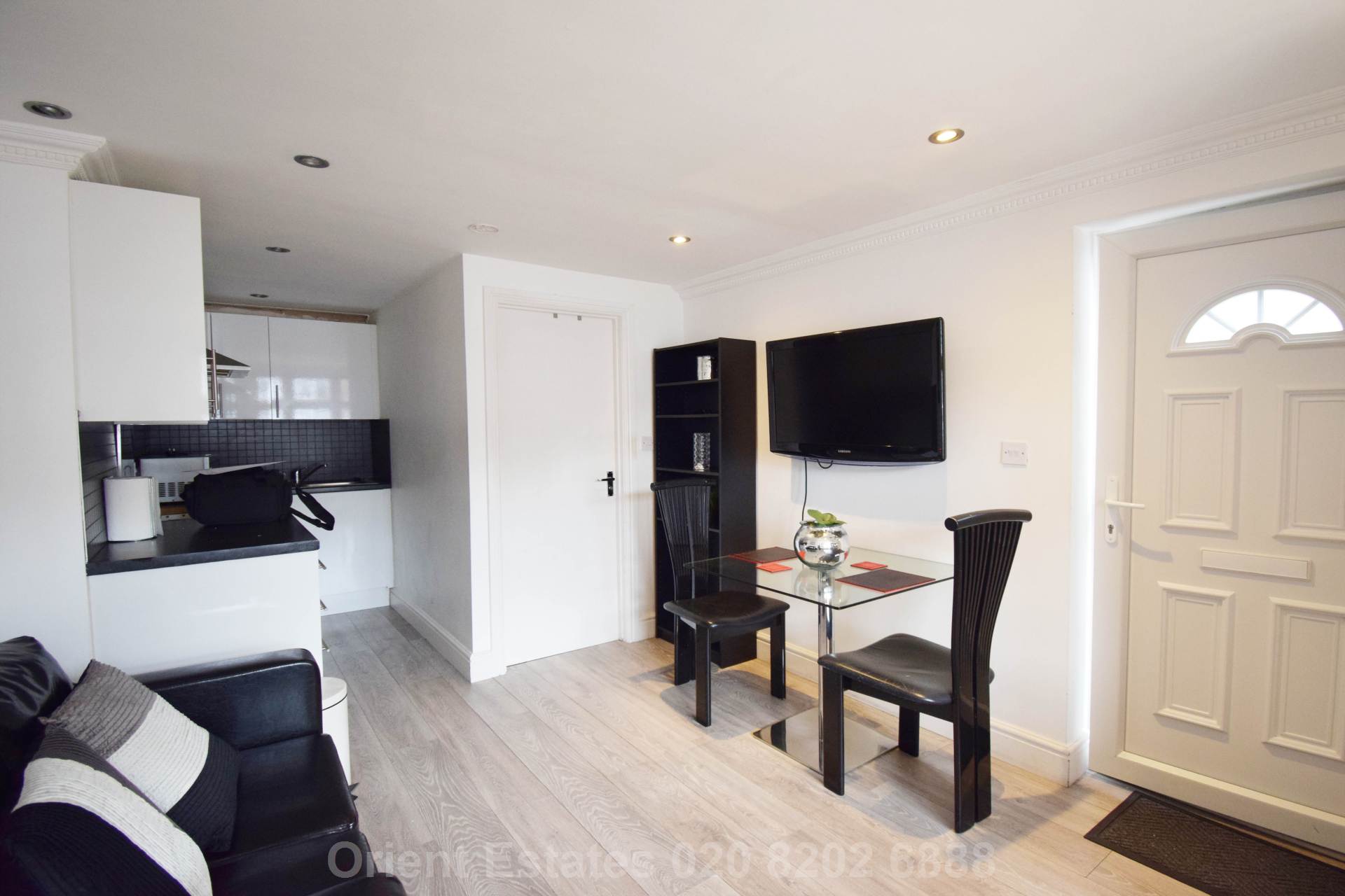 Vaughan Avenue, London, Image 2