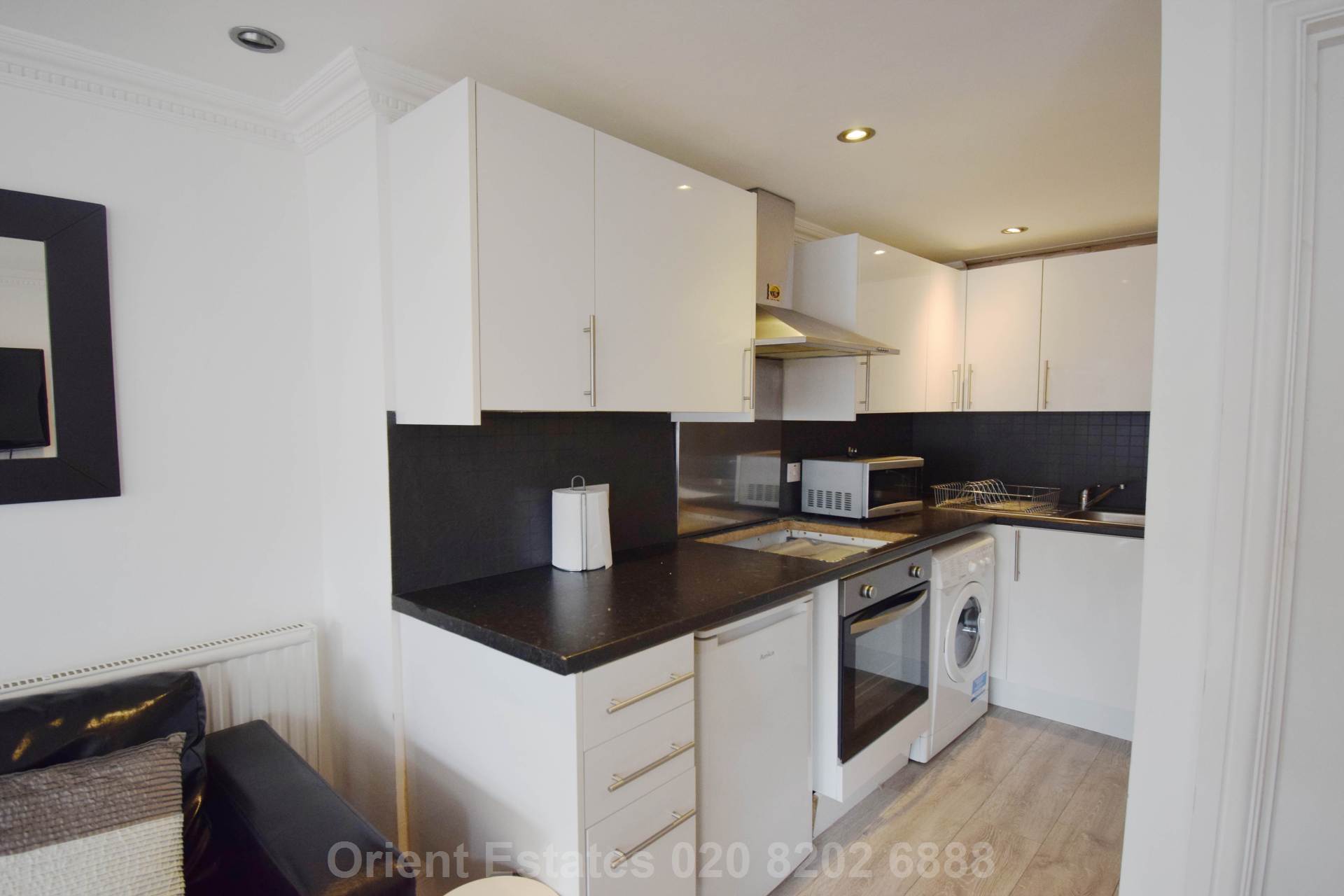 Vaughan Avenue, London, Image 3