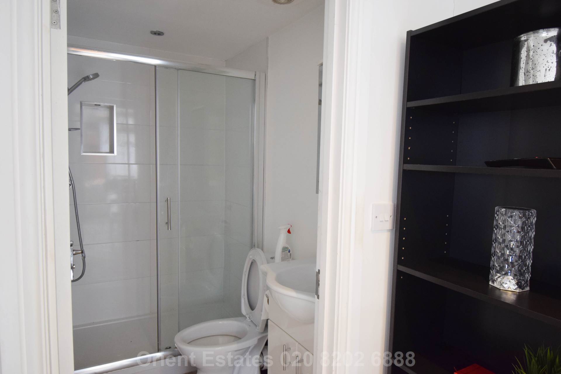 Vaughan Avenue, London, Image 4