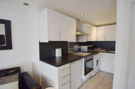 Vaughan Avenue, London, Image 3