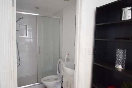Vaughan Avenue, London, Image 4
