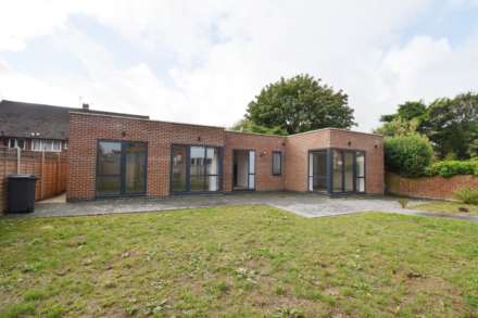 4 Bedroom Bungalow, Torrington Park, London
