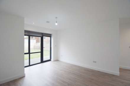 Torrington Park, London, Image 11