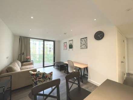 Chaucer Gardens, Aldgate East, Image 2