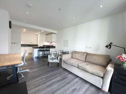 Chaucer Gardens, Aldgate East, Image 3