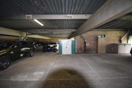 Station Road, London, Image 7