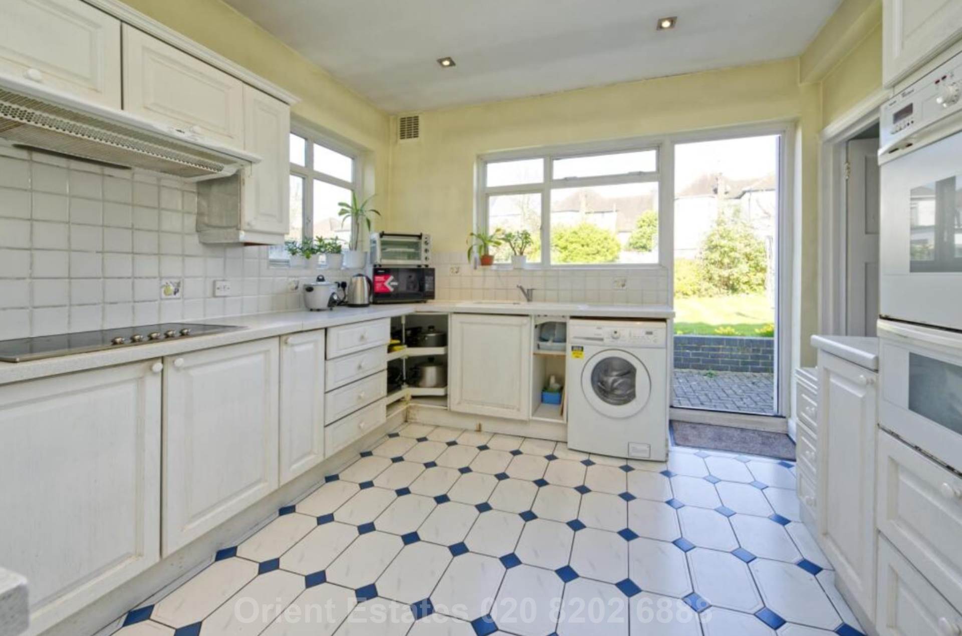 Vaughan Avenue, London, Image 3