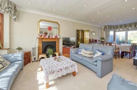 Vaughan Avenue, London, Image 2