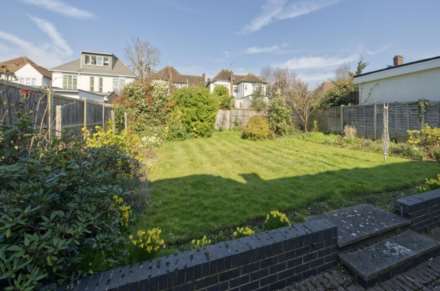 Vaughan Avenue, London, Image 8