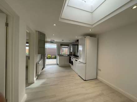 Southbourne Avenue, London, Image 6