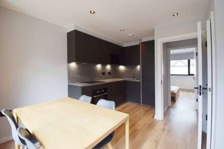 2 Bedroom Duplex, Hamilton Road, London