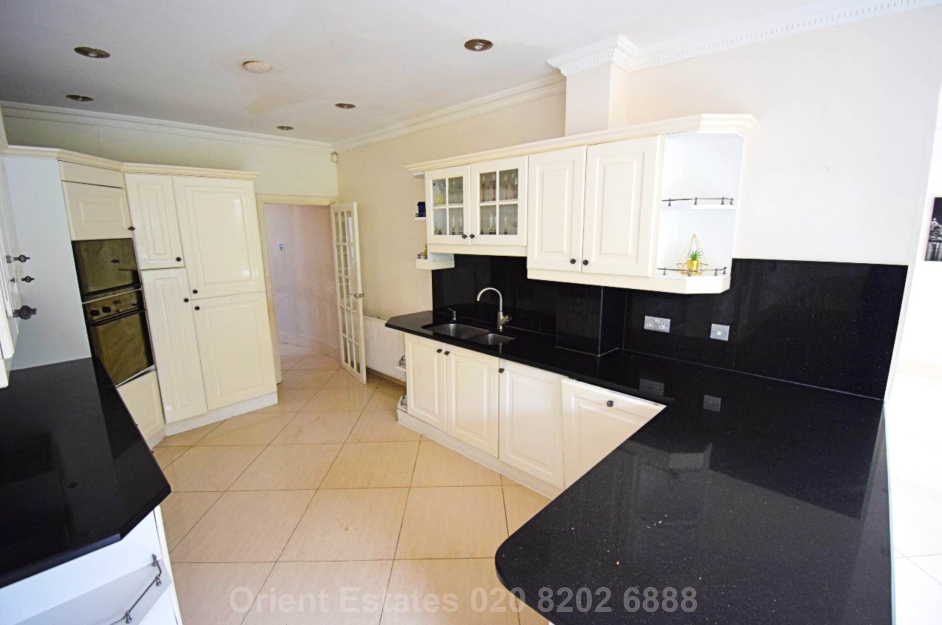 Vaughan Avenue, London, Image 3