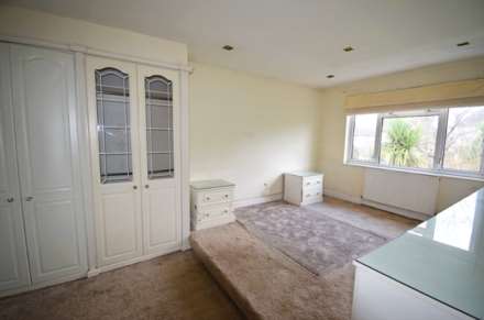 Vaughan Avenue, London, Image 5