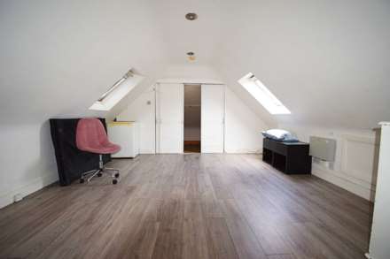 Vaughan Avenue, London, Image 6