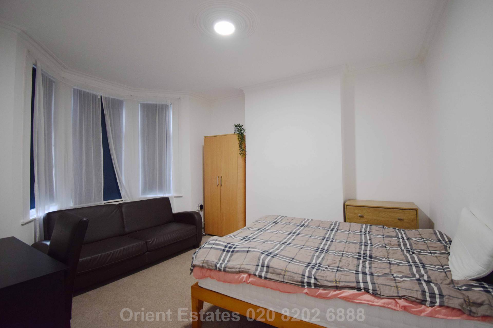 Montagu Road, London, Image 3