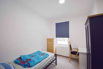 Montagu Road, London, Image 10