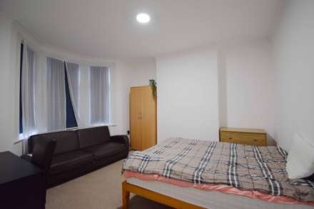 Montagu Road, London, Image 3