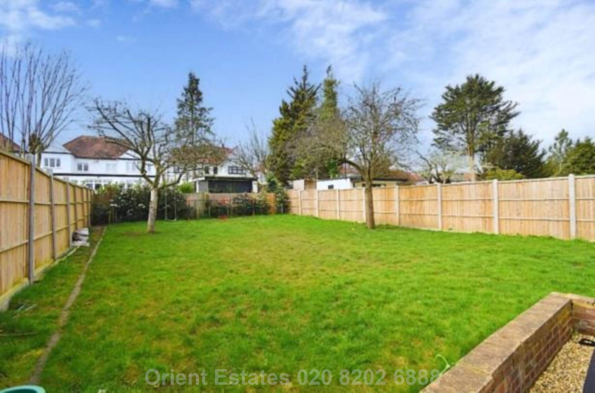 Crespigny Road, London, Image 9