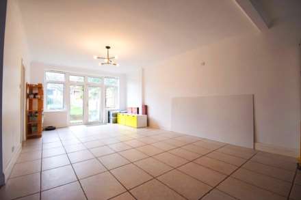 Crespigny Road, London, Image 3