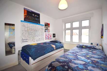 Crespigny Road, London, Image 6